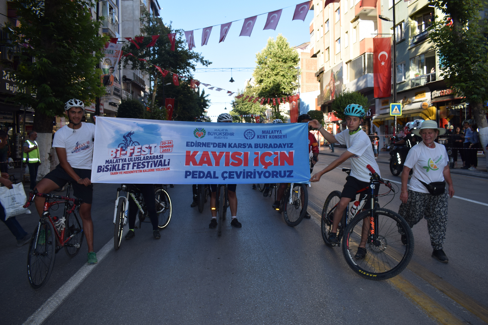200 BİSİKLETLİ MALATYA TARİHİNİ TANIMAK İÇİN MALATYA’DA