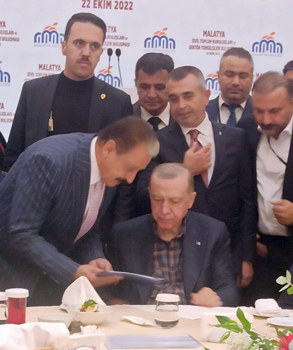 ESNAFIN SORUN VE TALEP DOSYASI ERDOĞAN’A SUNULDU